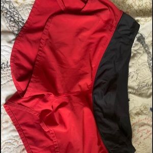 Lululemon Sz 8 speed up shorts. Red and guc.